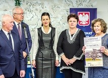 Szkoła Podstawowa im. Marszałka Polski Józefa Piłsudskiego w Janowie otrzymała Certyfikat Szkoły Promującej Niepodległą.