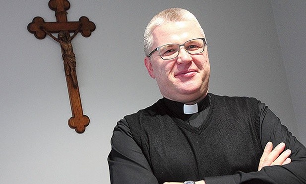 – Jeśli możesz, jeśli chcesz, proszę cię w imieniu tych, którym posługujemy: pomóż! – mówi ksiądz Robert.