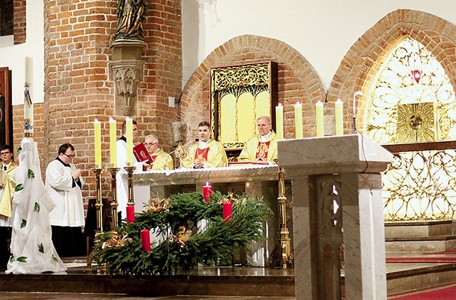 Mszy św. we wspomnienie św. Mikołaja w elbląskiej katedrze przewodniczył biskup pomocniczy archidiecezji gdańskiej Zbigniew Zieleński.