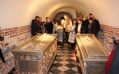 Odnowiono kolejne sarkofagi wawelskie