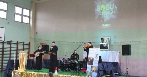 Bóg z pięciolinii