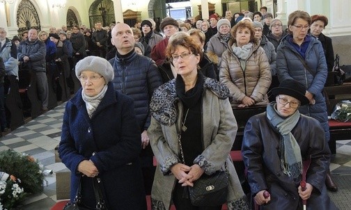 Mieszkańcy Cieszyna i wszyscy, którym bliski był dr Tadeusz Niwiński wypełnili cieszyński kościół św. Marii Magdaleny