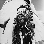 Czarny Łoś z plemienia Lakota w wieku 40 lat przyjął chrzest. Został katolikiem o imieniu Nicholas i nawrócił na chrześcijaństwo 400 osób.