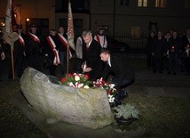 W Łowiczu oddano hołd bł. ks. Jerzemu Popiełuszce przed poświęconym mu obeliskiem