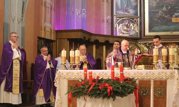 Koncelebrowanej Eucharystii w katedrze św. Mikołaja przewodniczył bp Piotr Greger