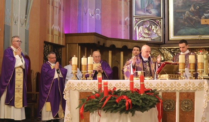 Koncelebrowanej Eucharystii w katedrze św. Mikołaja przewodniczył bp Piotr Greger
