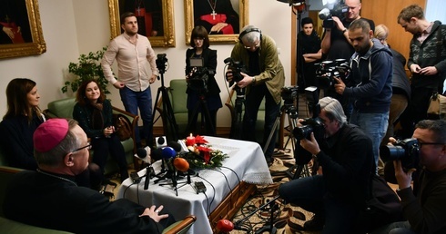 Bp Dajczak: człowieczeństwo każdego z nas jest ważniejsze od podziałów politycznych