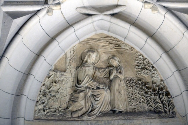 Nocne oświetlenie klasztoru w Radomiu