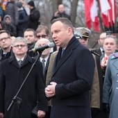 Prezydent Andrzej Duda w czasie przemówienia na Cmentarzu Marynarki Wojennej w Gdyni Oksywiu