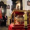 Eucharystia sprawowana była przy relikiwach bł. o. Honorata Koźminskiego, które przez miniony rok peregrynowały po Polsce