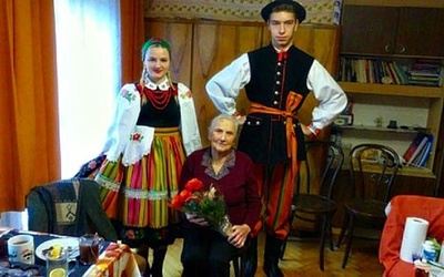 Uczniowie w odwiedzinach u Janiny Straszyńskiej