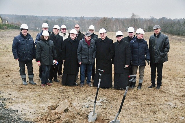 ▲	Rozpoczęcie budowy kościoła św. Jana Kantego przy  ul. Berylowej.