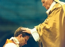 ►	Święcenia biskupie Jana Kopca, których w bazylice watykańskiej udzielił mu Jan Paweł II.
