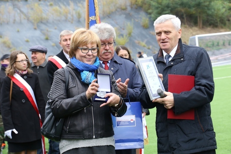 Uroczystość otwarcia stadionu w Stróżach