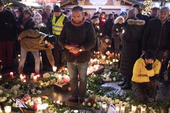 Bicie dzwonów na cześć ofiar zamachu w Berlinie