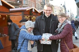 Ks. Waldemar regularnie wychodzi z oazą na ulicę. Po to, by opowiadać o miłości nie z tej ziemi.