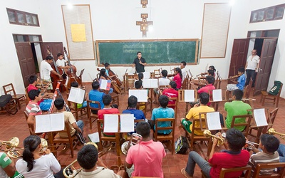 Szkoła muzyczna na terenie byłej redukcji franciszkańskiej w Urubicha w środku boliwijskiej dżungli.