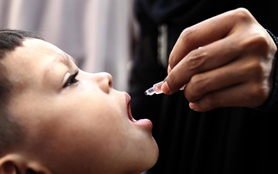 Szczepienie w Pakistanie, gdzie polio wciąż jest groźną chorobą.