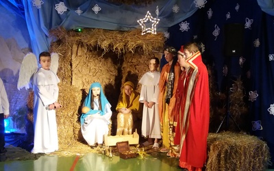 W SP w Dębowej Górze Jezus już się urodził, podczas jasełek