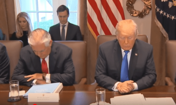 Trump poprosił o modlitwę podczas spotkania swojego gabinetu
