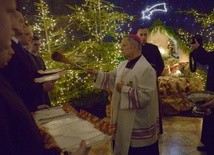 Opłatki w seminaryjnej kaplicy przy żłóbku pobłogosławił bp Henryk Tomasik