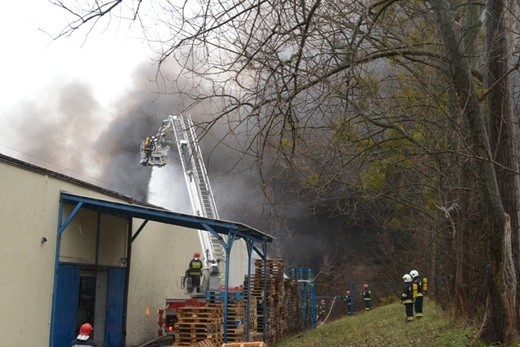 Pożar hurtowni chemicznej w Radomiu