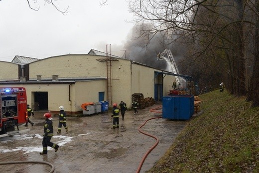 Pożar hurtowni chemicznej w Radomiu