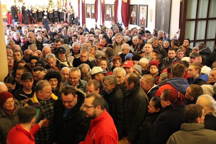 Prezenty dla dzieci i paczki żywnościowe dla najuboższych