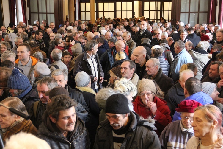 Prezenty dla dzieci i paczki żywnościowe dla najuboższych