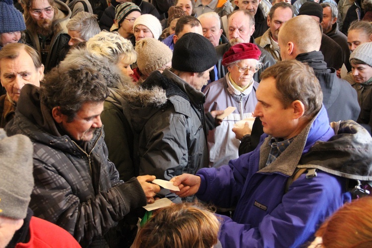 Prezenty dla dzieci i paczki żywnościowe dla najuboższych