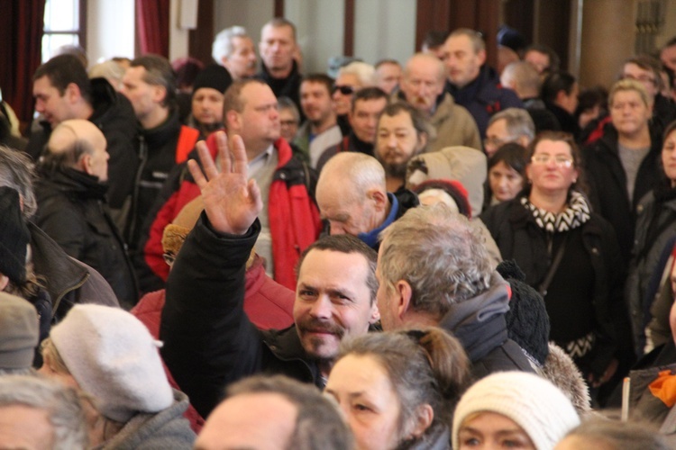 Prezenty dla dzieci i paczki żywnościowe dla najuboższych