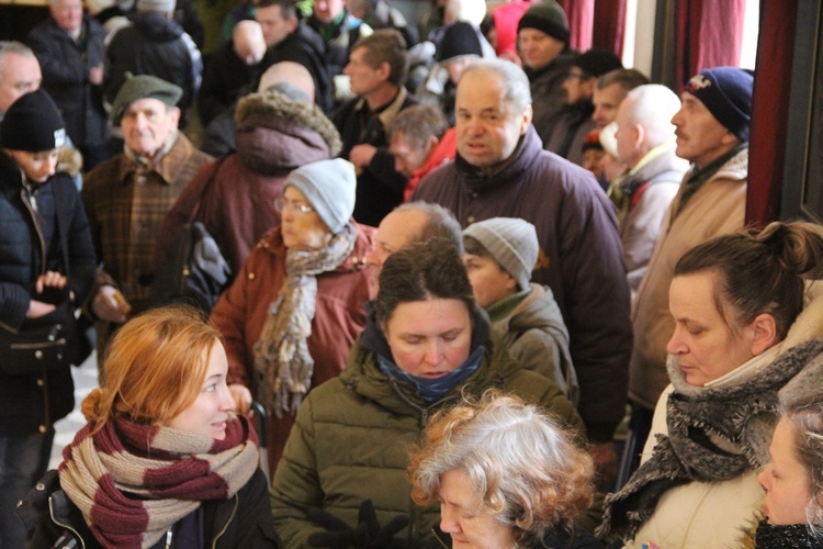 Prezenty dla dzieci i paczki żywnościowe dla najuboższych