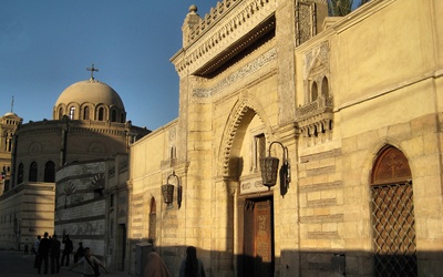 Kilkuset muzułmanów zaatakowało chrześcijańską świątynię w Egipcie