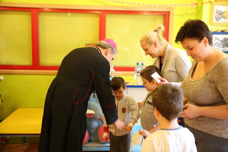 Wigilijna wizyta u chorych i starszych. 