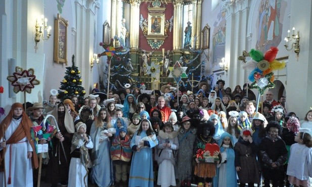 Kolędnicy misyjni z bp. Gucwą