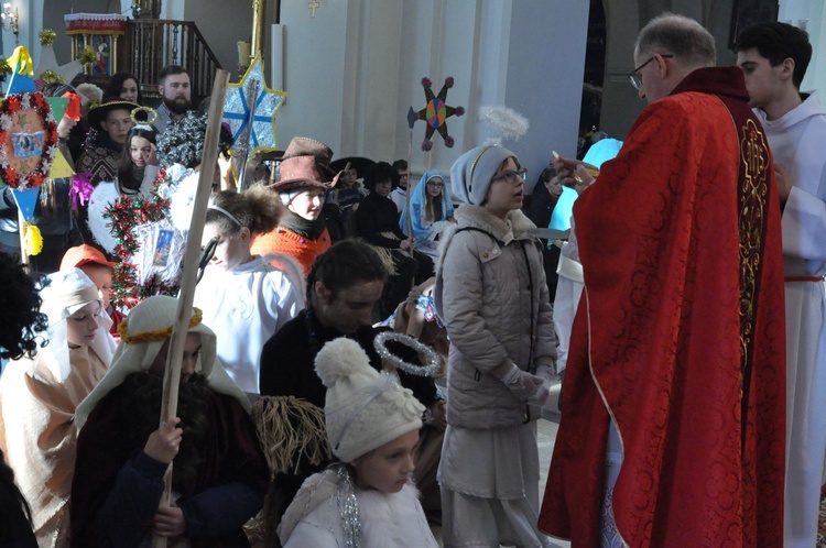 Bp nominat posyła kolędników misyjnych w Borzęcinie