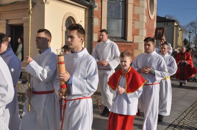 Bp nominat posyła kolędników misyjnych w Borzęcinie