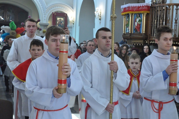 Bp nominat posyła kolędników misyjnych w Borzęcinie