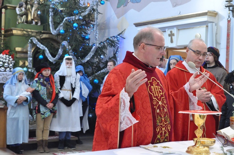 Bp nominat posyła kolędników misyjnych w Borzęcinie