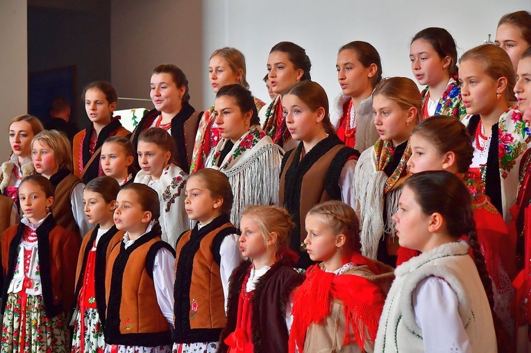 "Wśród nocnej ciszy" z "Turlikami"