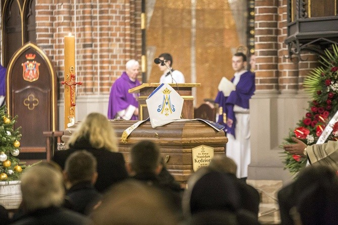 Powiedzcie, że odszedł święty. Pogrzeb bp. Stanisława Kędziory