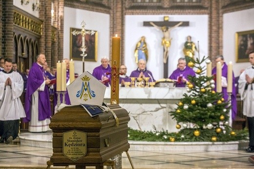 Powiedzcie, że odszedł święty. Pogrzeb bp. Stanisława Kędziory