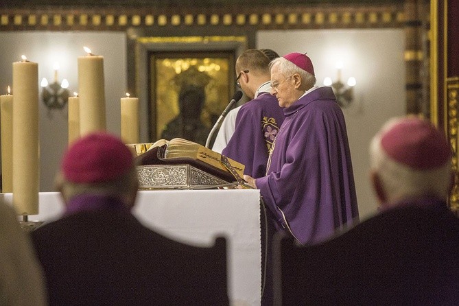 Powiedzcie, że odszedł święty. Pogrzeb bp. Stanisława Kędziory