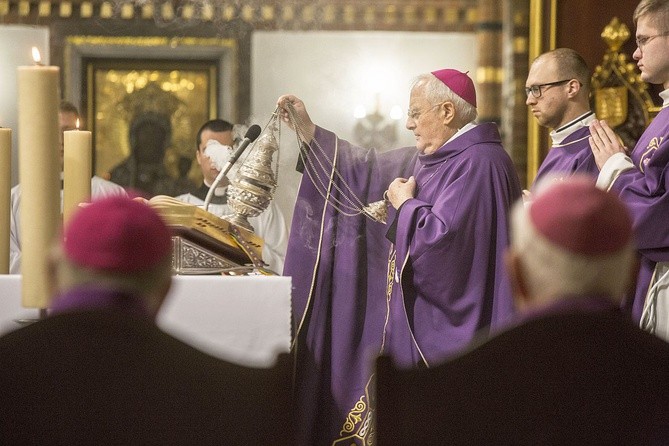 Powiedzcie, że odszedł święty. Pogrzeb bp. Stanisława Kędziory