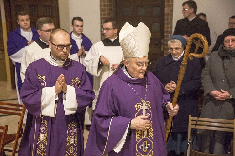 Powiedzcie, że odszedł święty. Pogrzeb bp. Stanisława Kędziory