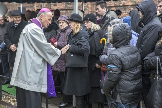 Bp Stanisław spoczął na Cmentarzu Bródzieńskim