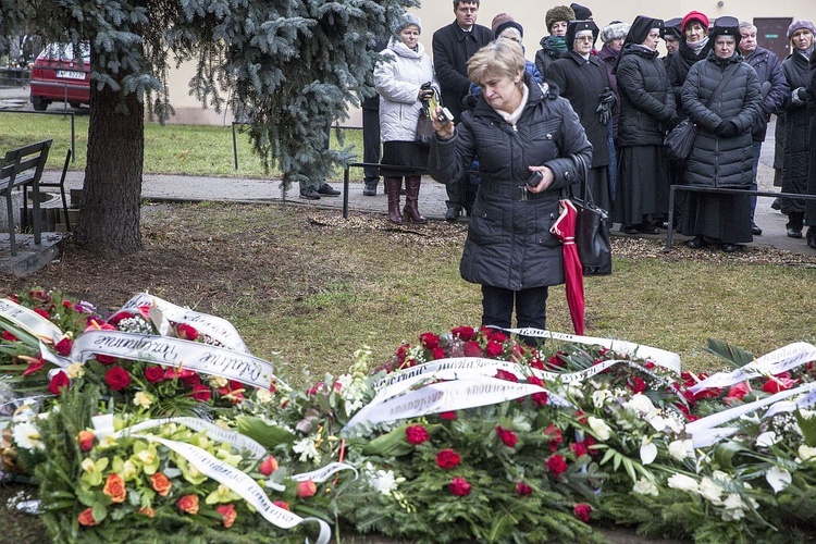 Bp Stanisław spoczął na Cmentarzu Bródzieńskim