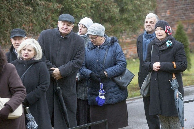 Bp Stanisław spoczął na Cmentarzu Bródzieńskim