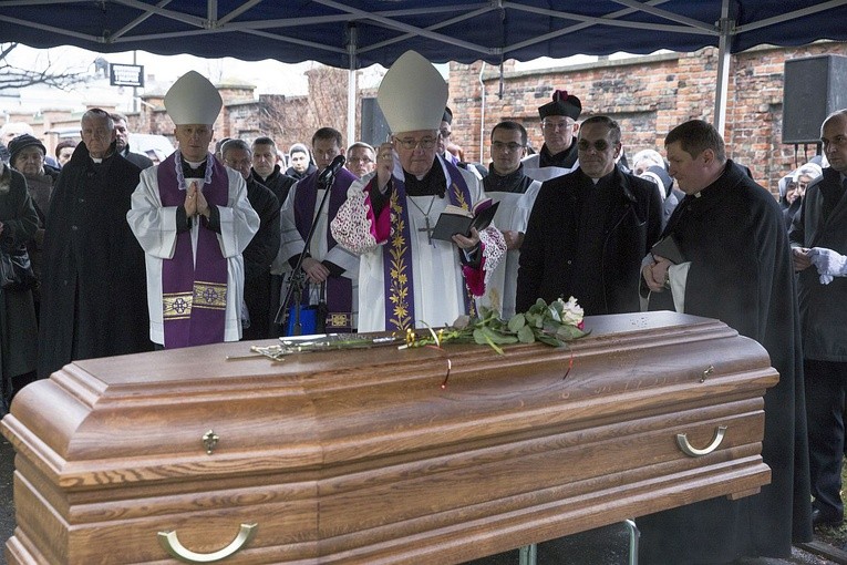 Bp Stanisław spoczął na Cmentarzu Bródzieńskim
