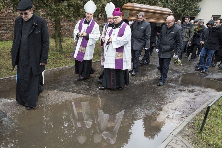 Bp Stanisław spoczął na Cmentarzu Bródzieńskim